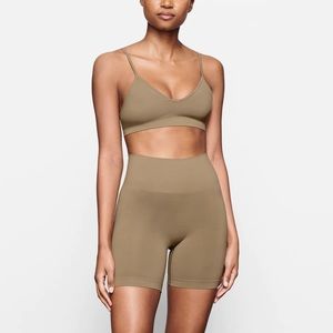 NWT, SKIMS Soft Seamless Short *Desert Sold Out Color*, Sz 3X